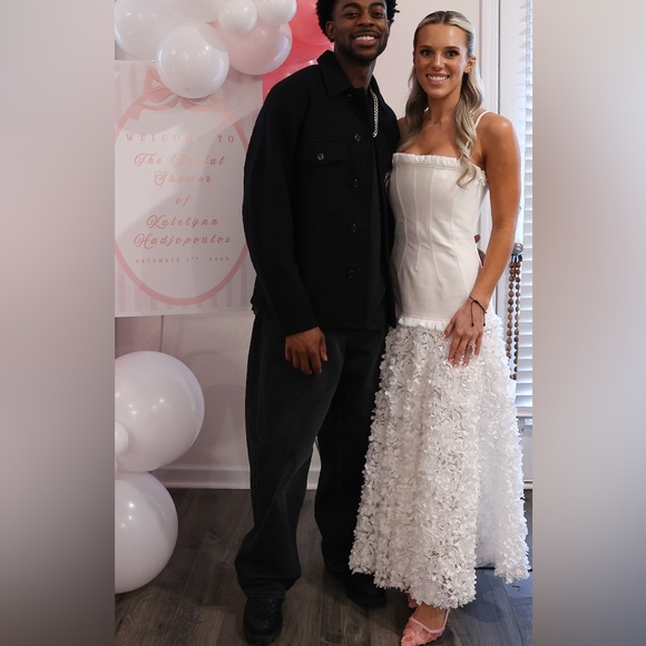 Alexis Maitland Dress in White - Picture 3 of 4